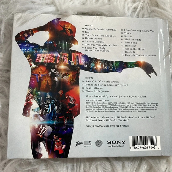 This Is It by Michael Jackson (2 CD, 2009, Sony) Hardcover Booklet, Souvenir - Picture 15 of 16